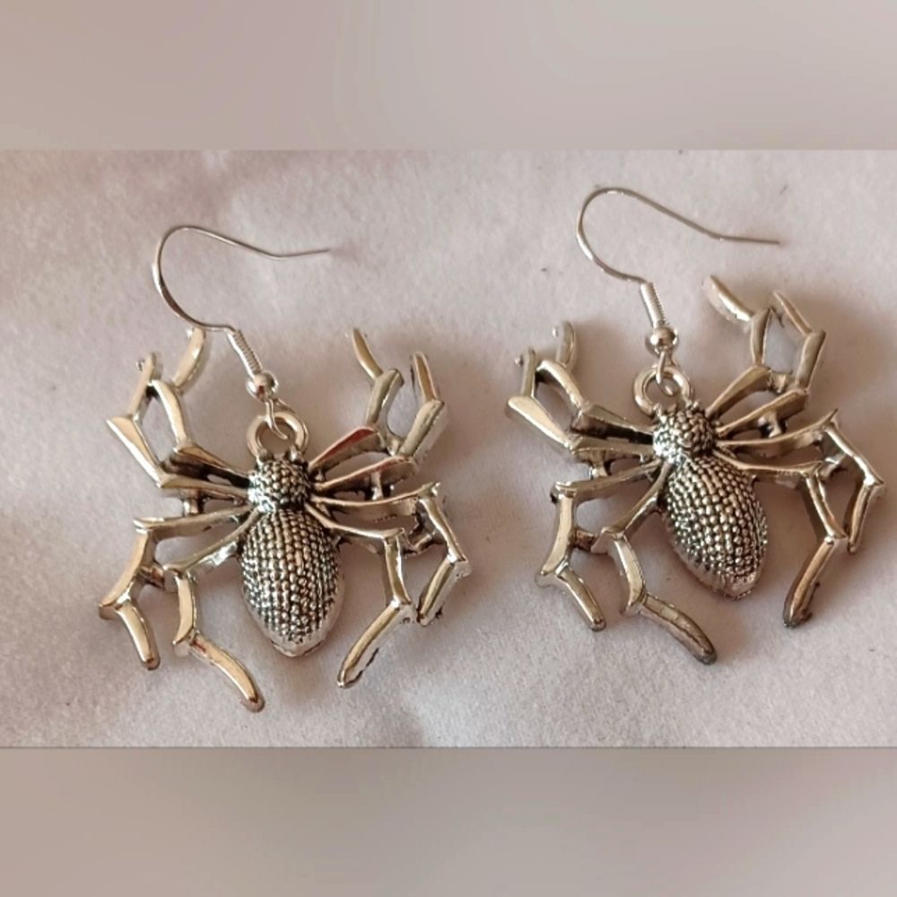 Halloween Spider Earrings NWOT black and silver